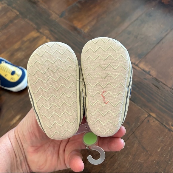 NWT Baby Shoes Carters 0-3mos/ Bon Baby up to 9 mos - Picture 2 of 5